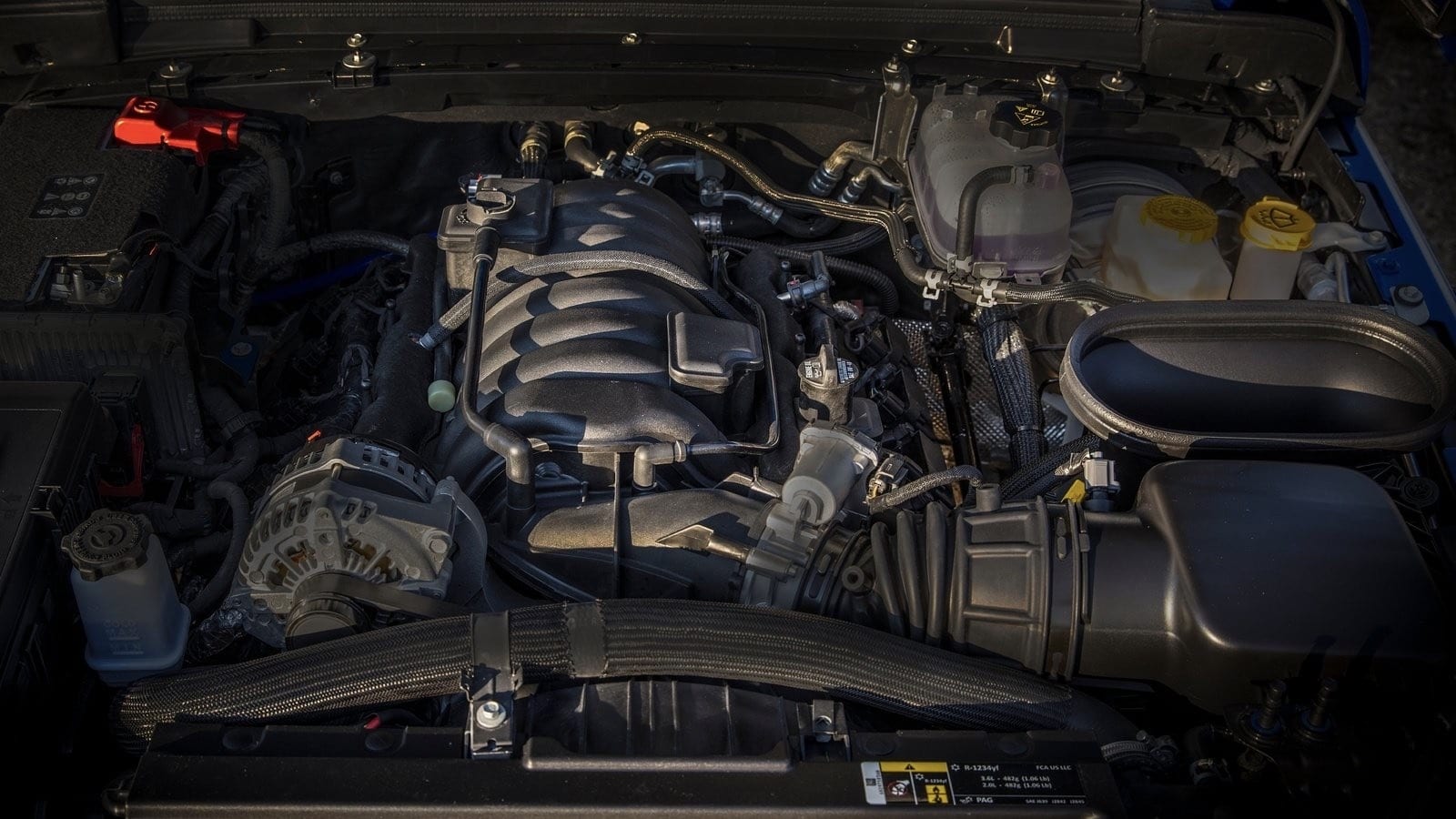 6.4-liter HEMI V8 with 470 hp / 470 lb-ft of torque