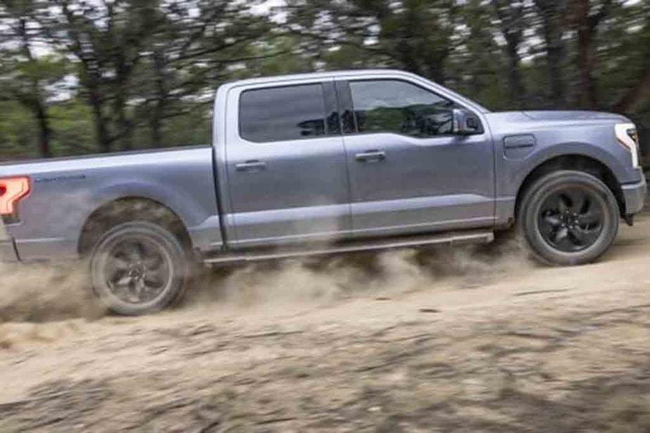 The continuous torque of the Ford F-150 Lightning's two electric motors and the absence of a gearbox combine to make the driving experience special.  No jolts, a linear, soft and instantaneous torque force...
