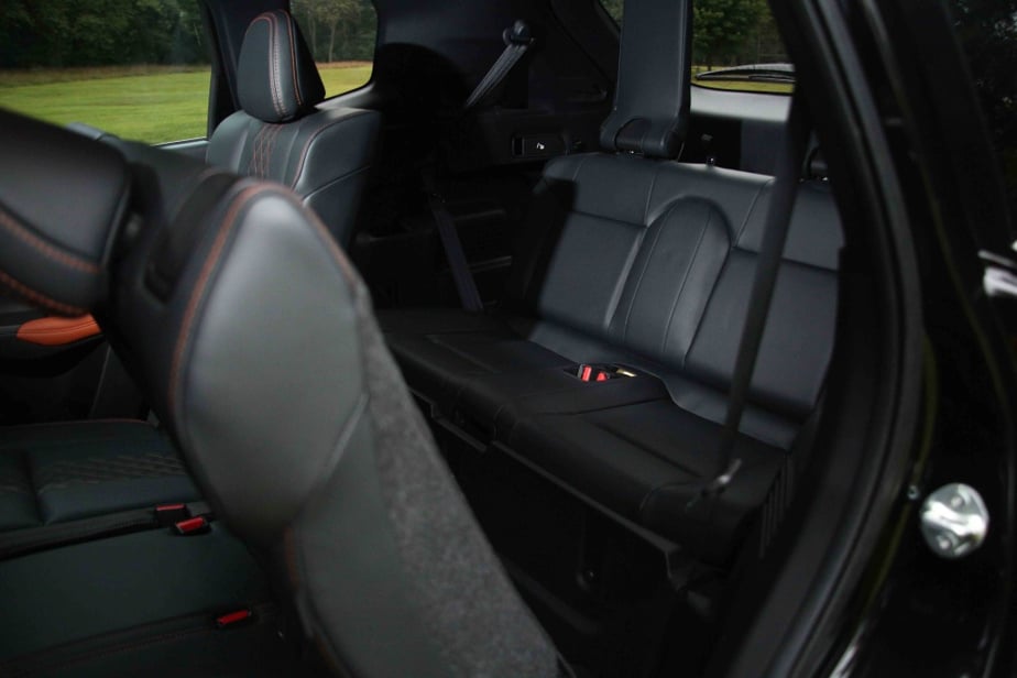 The greater compactness of the electrical unit frees up space, which has made it possible to integrate a third bench seat.