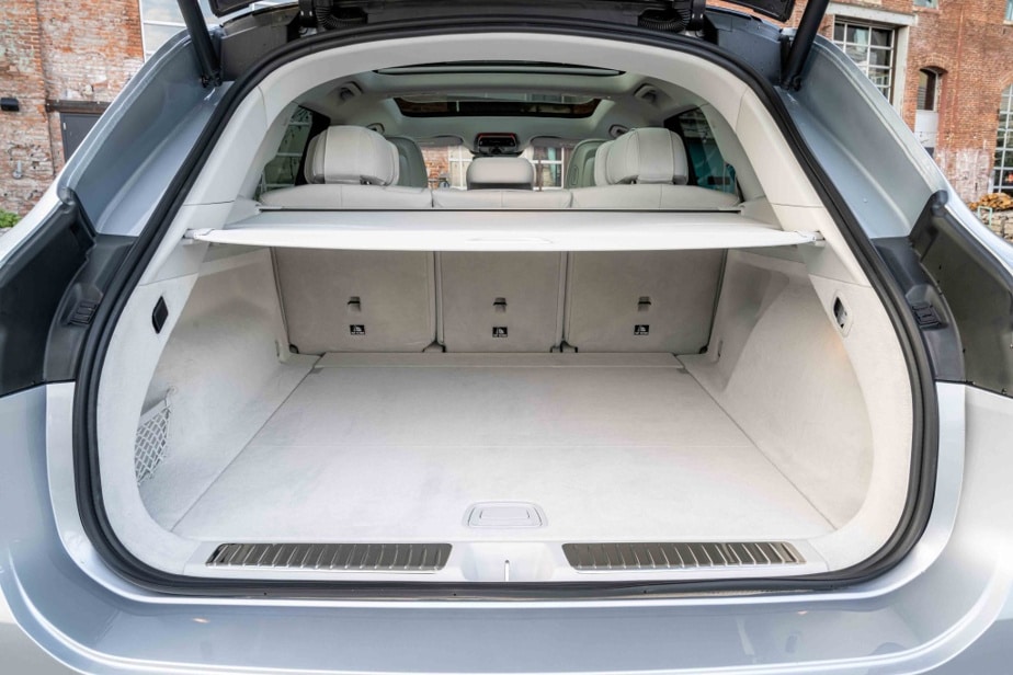 The trunk of the Mercedes EQS SUV