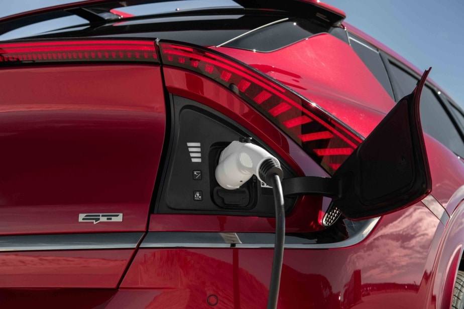 We will be delighted with the speed at which the Kia EV6 GT refuels, especially now that it benefits (production June 2022) from a device allowing the battery to be preconditioned before “refuelling”.