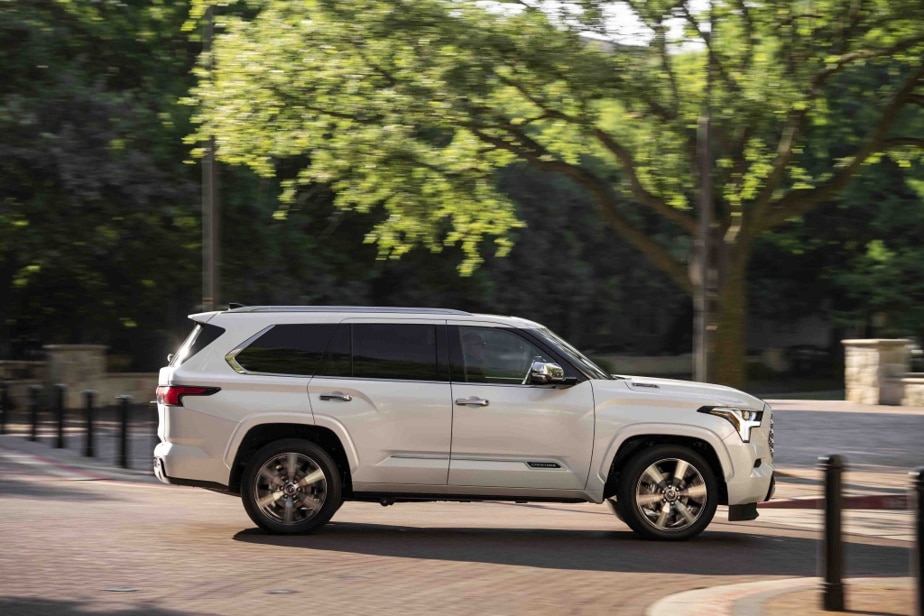 The Toyota Sequoia combines a hybrid (non-rechargeable) engine with a 10-speed automatic transmission.