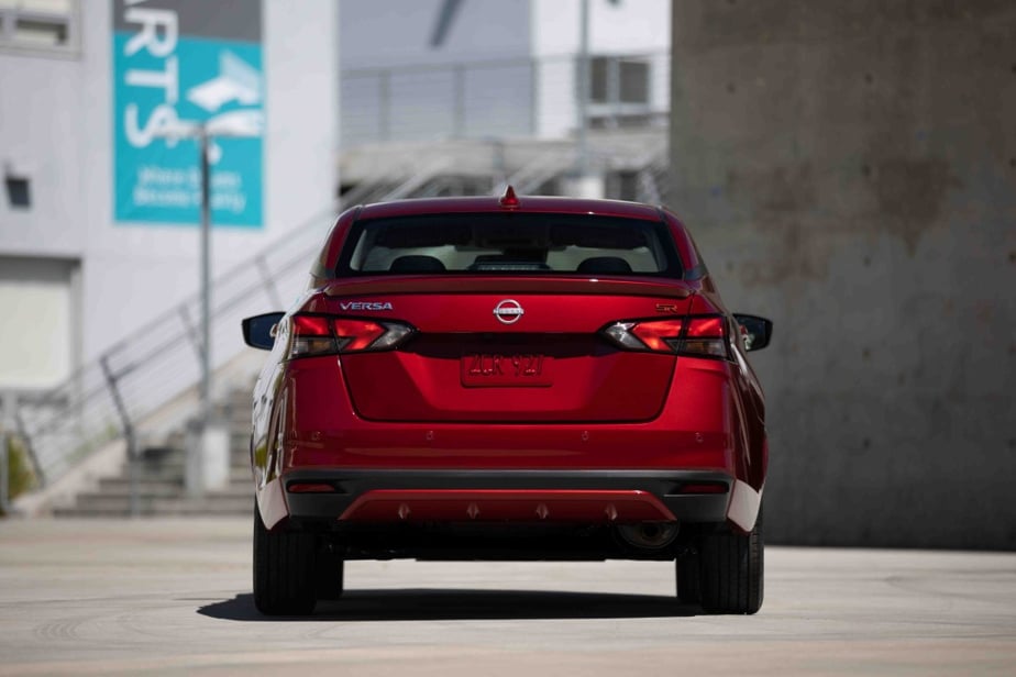With a capacity of 416 L (425 L for the SV and SR), therefore greater than that of a Nissan Sentra or a Mazda3, the luggage compartment is one of the strong points of the Versa.