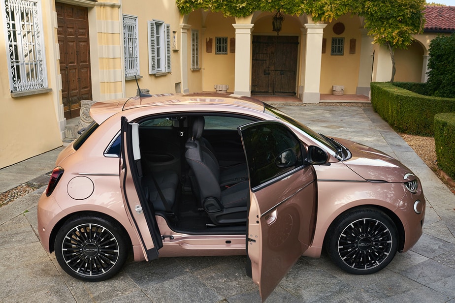 The famous third door of the Fiat 500e